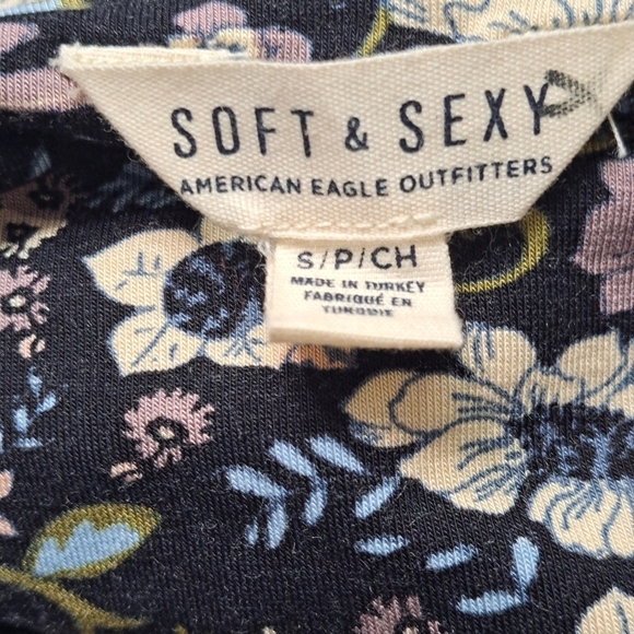 Soft & Sexy Floral Fit & Flair Dress    Size S/P - Picture 9 of 14